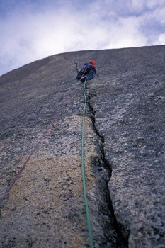 Chris McNamara leading the amazing 5.10 splitter headwall crack on the...