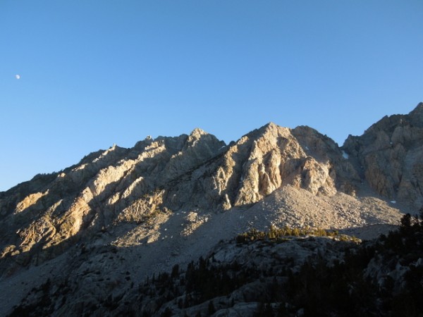 Light fades on the peaks across from Mt. Emerson and the Piute Crags.