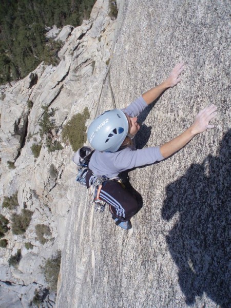 Nath styles the 10d friction variation on The Vampire at Tahquitz.