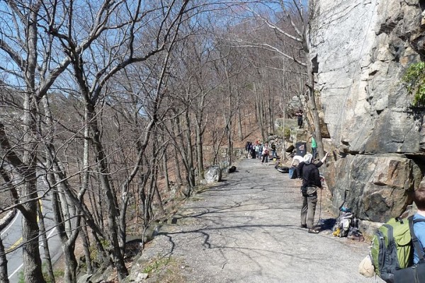 Busy Easter weekend carriage trail at the Gunks