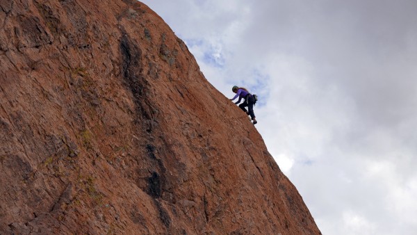 Linda at the crux of Rabbit's Feet, 5.8