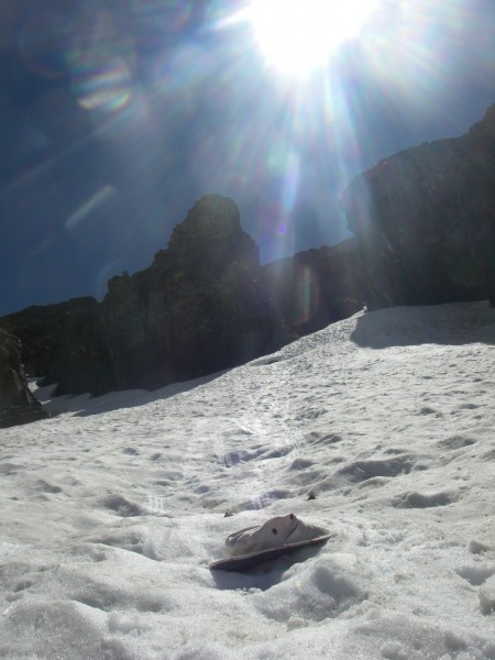 Check out the desperate-looking finger marks in the snow above the hat...